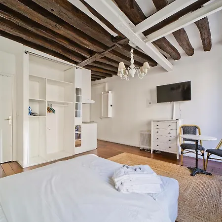 Cléry 45 * Paříž